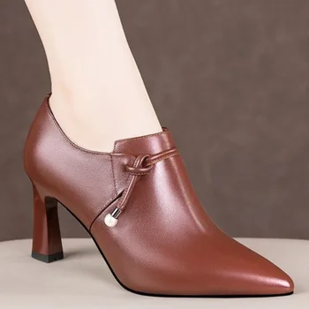 Фини обувки на висок ток; сезон пролет-есен; Дамски обувки от естествена кожа на висок ток с остър пръсти; професионална дамски обувки с дълбоко деколте; Изображение